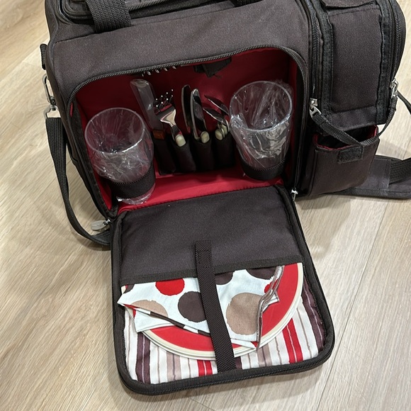 🧺 Picnic Time Striped Malibu Insulated Picnic Basket. Practically new! - Picture 3 of 13